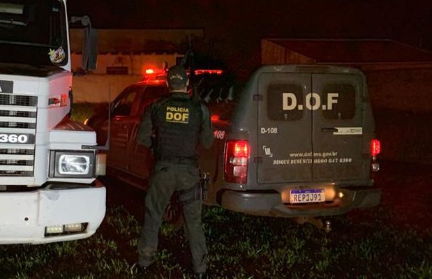 Veículo foi tomado em assalto na cidade de Aparecida de Goiânia e teria como destino final o Paraguai. O condutor foi deixado, pelos criminosos, a mais de 120 quilômetros do local do roubo